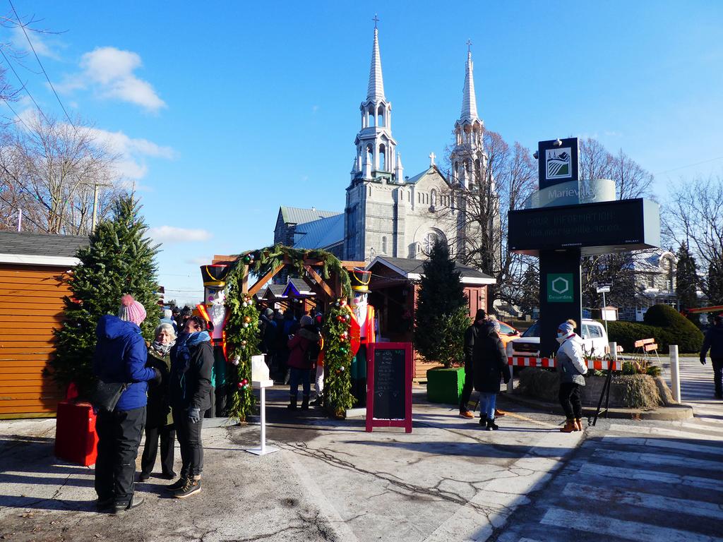 11e-marche-de-noel-2021 (5) - Journal le Montérégien